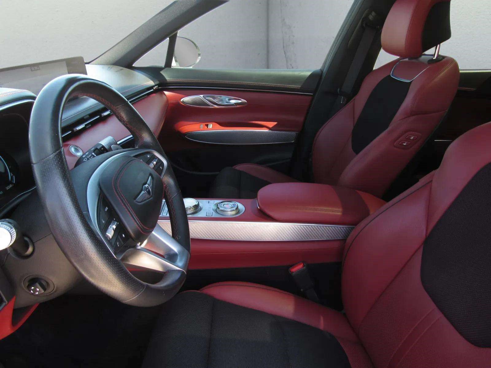 Used 2023 Genesis GV70 2.5T w/ Sport Prestige Package AWD/4WD image 15
