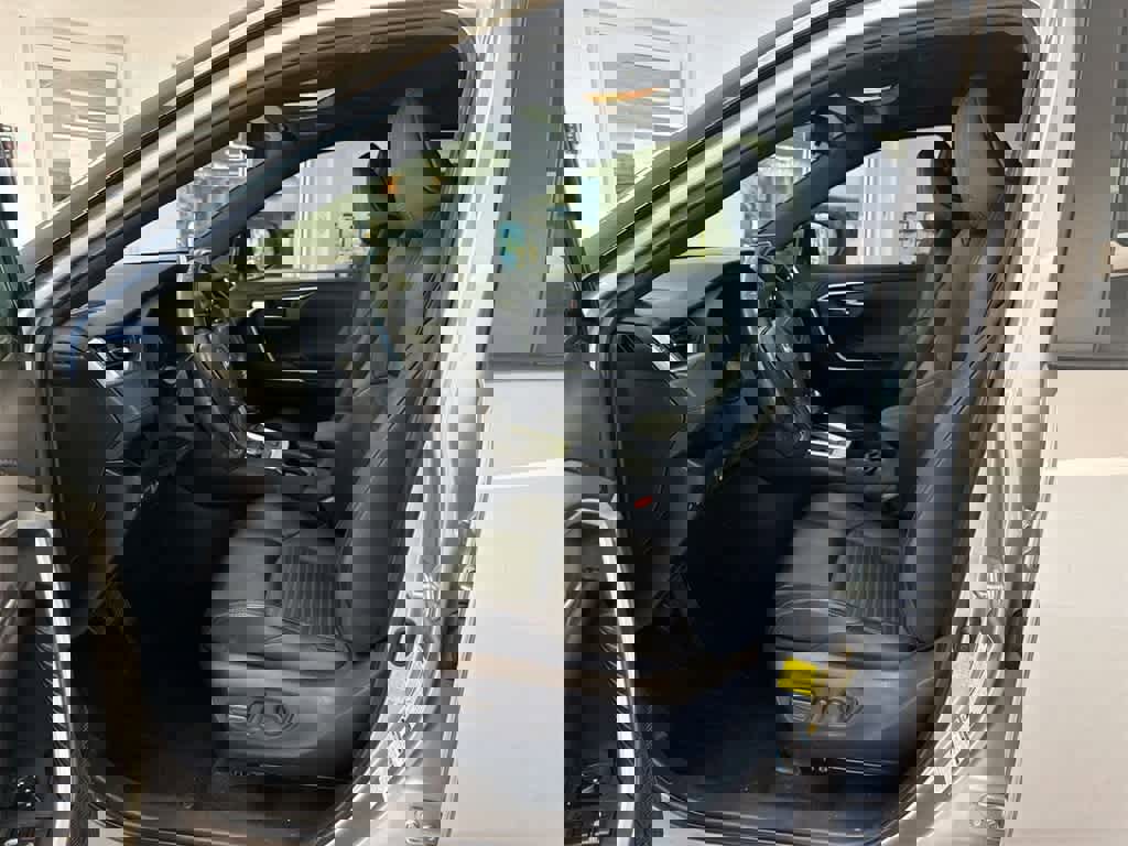 Used 2020 Toyota RAV4 XSE image 17