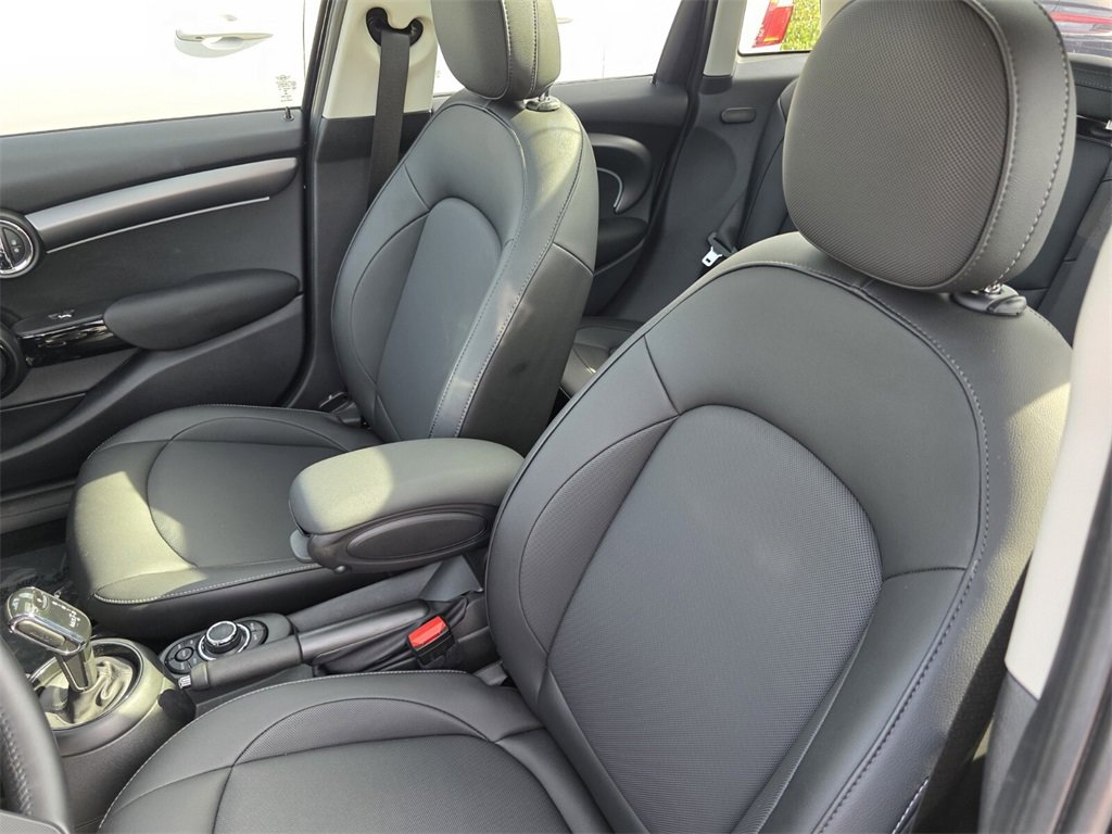 Used 2023 MINI Cooper 4-Door Hardtop image 11