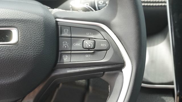 Used 2024 Jeep Grand Cherokee L Laredo AWD/4WD image 29