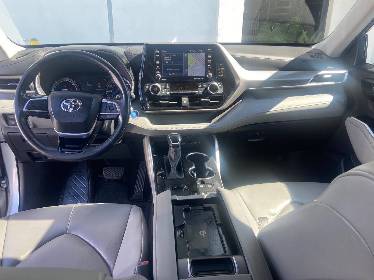 Used 2020 Toyota Highlander XLE image 16