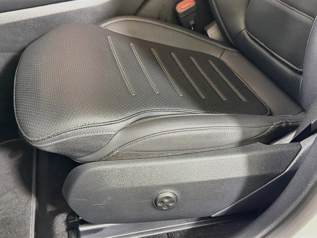 Certified 2025 Mercedes-Benz GLC 350e 4MATIC image 23