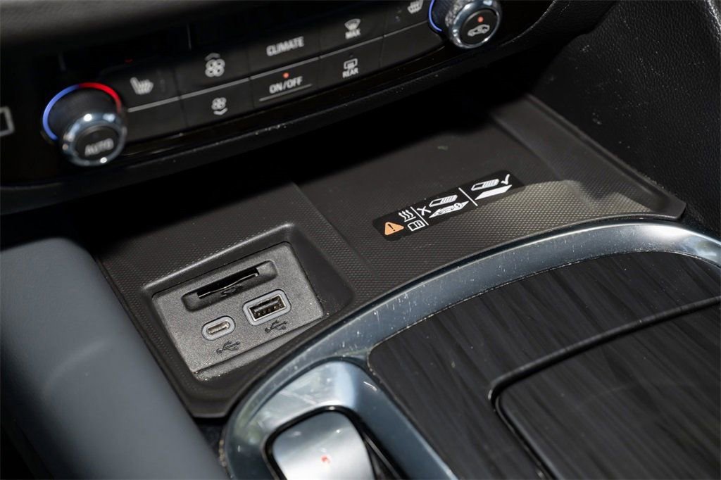 Used 2024 Buick Enclave Essence w/ Sport Touring Edition FWD image 33