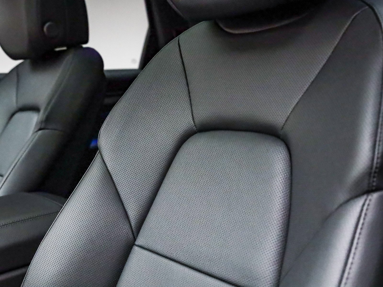 Used 2025 Porsche Cayenne image 24