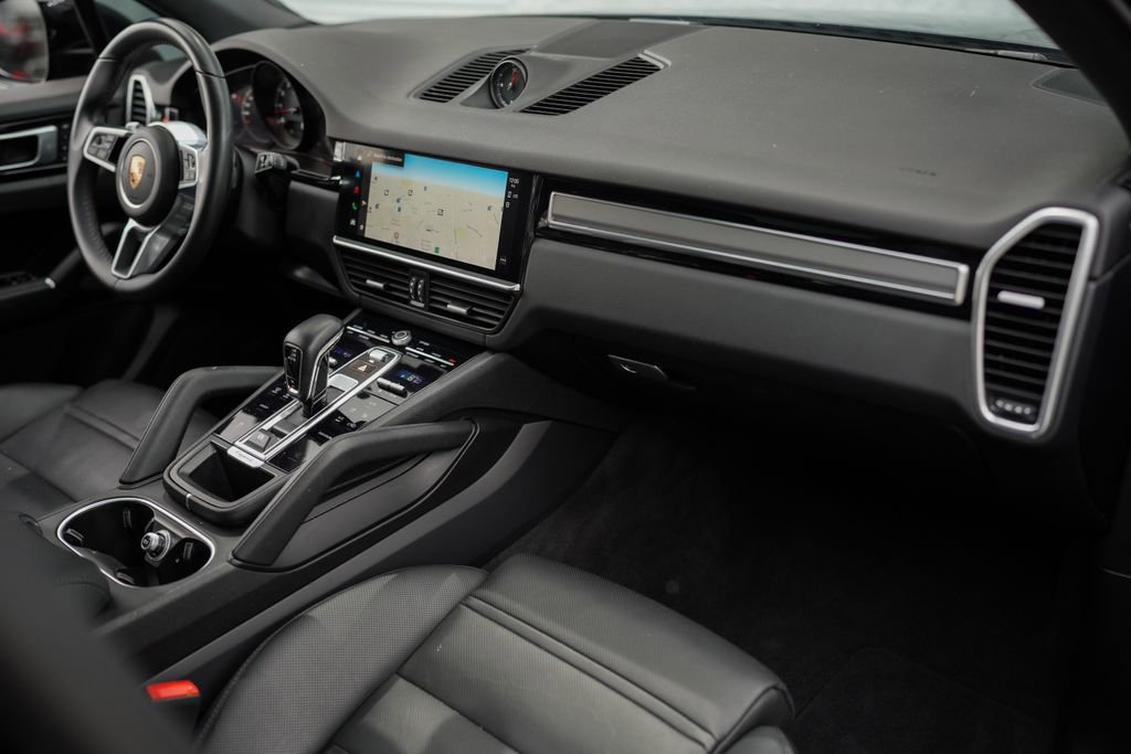 Used 2022 Porsche Cayenne Platinum Edition image 22