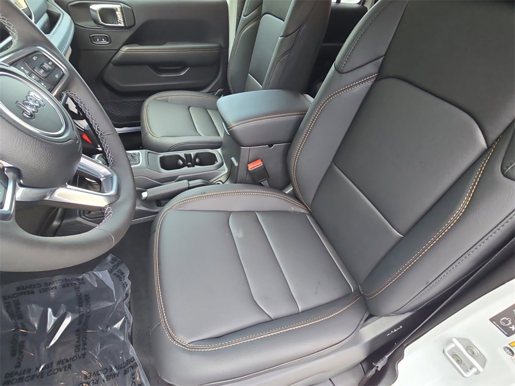 New 2025 Jeep Wrangler Sahara image 15