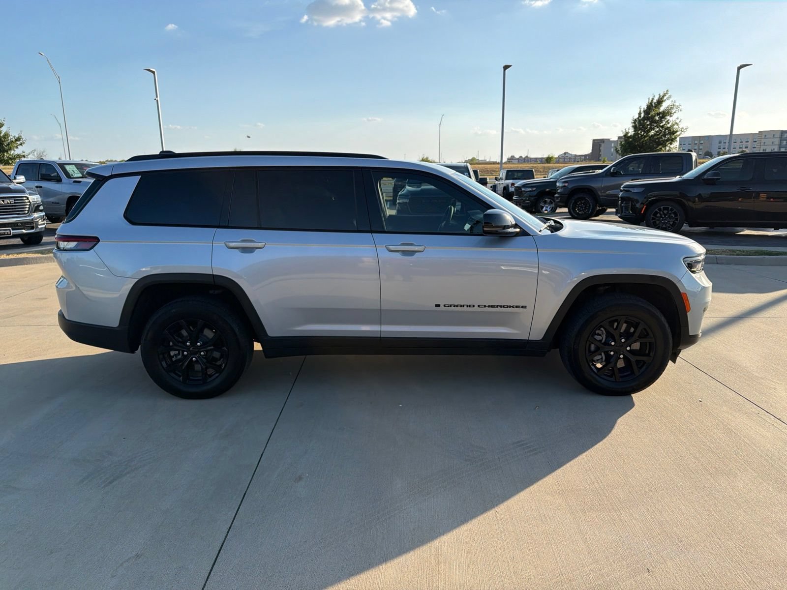 Used 2024 Jeep Grand Cherokee L Altitude AWD/4WD image 6