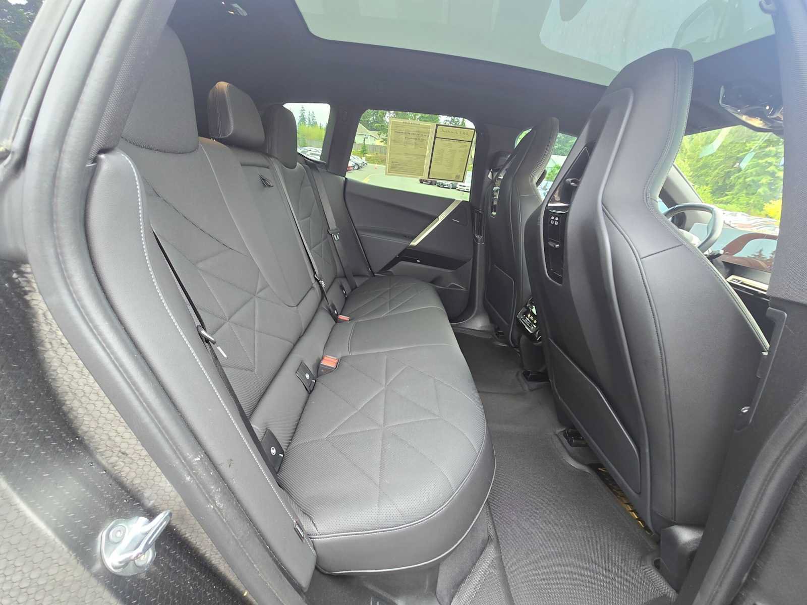 Used 2023 BMW iX xDrive50 w/ Sport Package AWD/4WD image 12