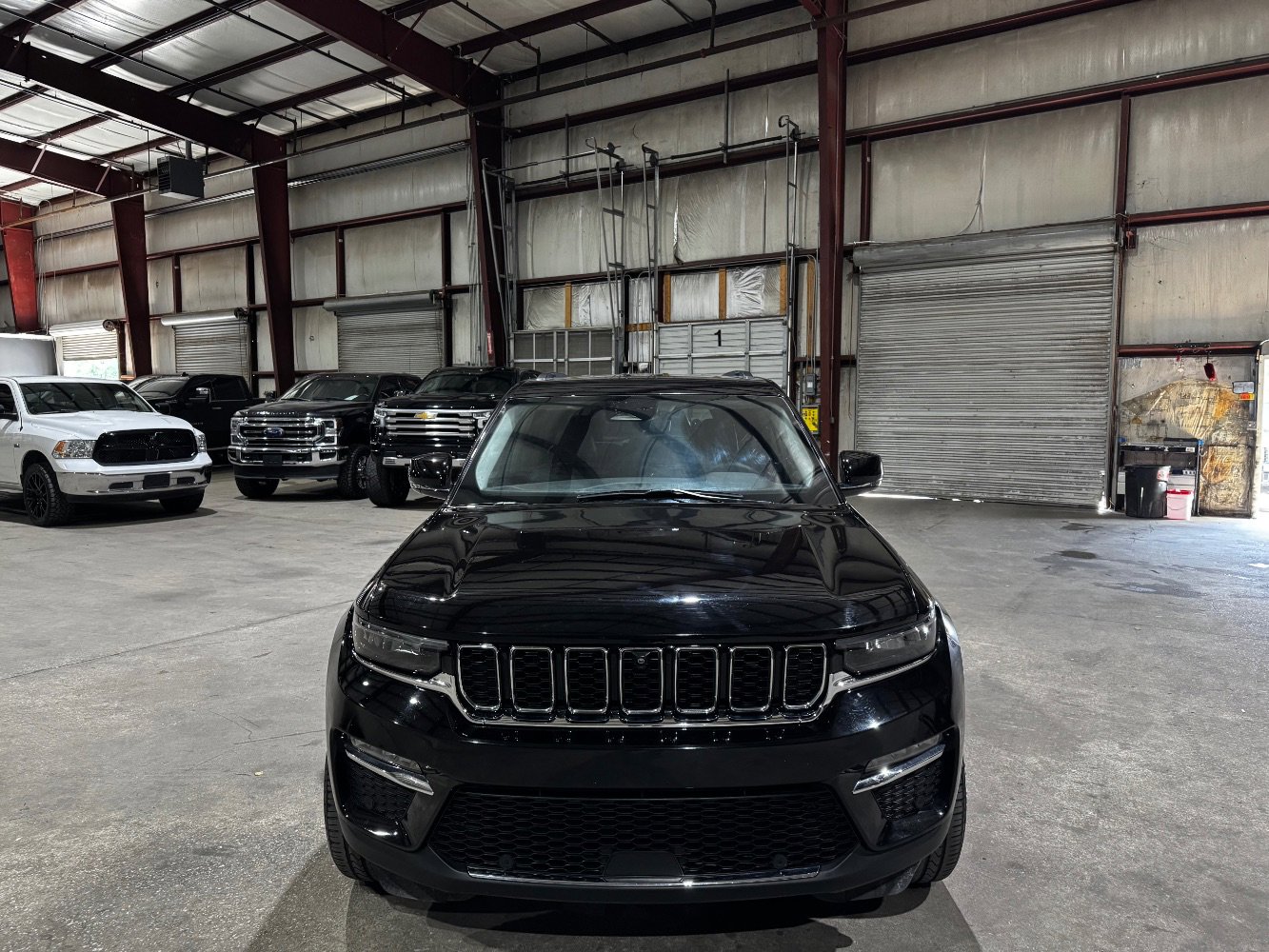 Used 2023 Jeep Grand Cherokee Limited w/ Luxury Tech Group II image 10