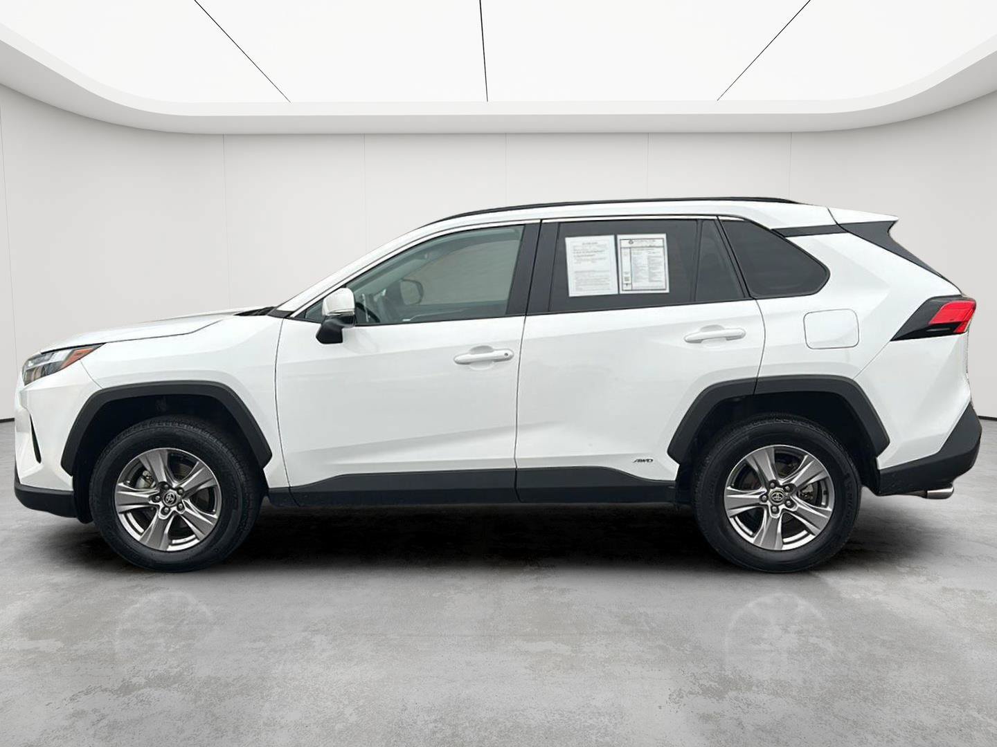Used 2025 Toyota RAV4 XLE AWD/4WD image 33
