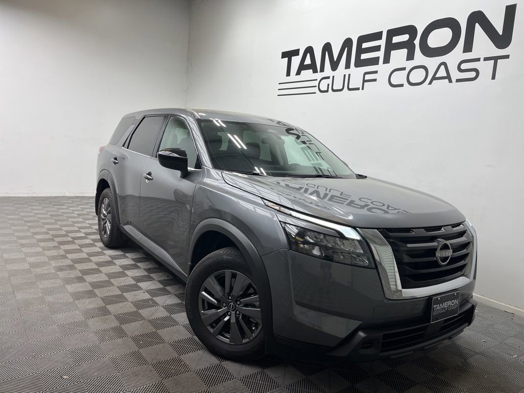 Used 2024 Nissan Pathfinder S image 1