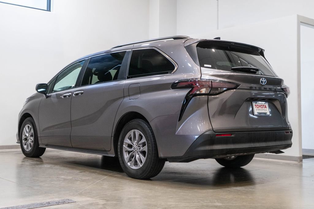 Certified 2024 Toyota Sienna XLE FWD image 7
