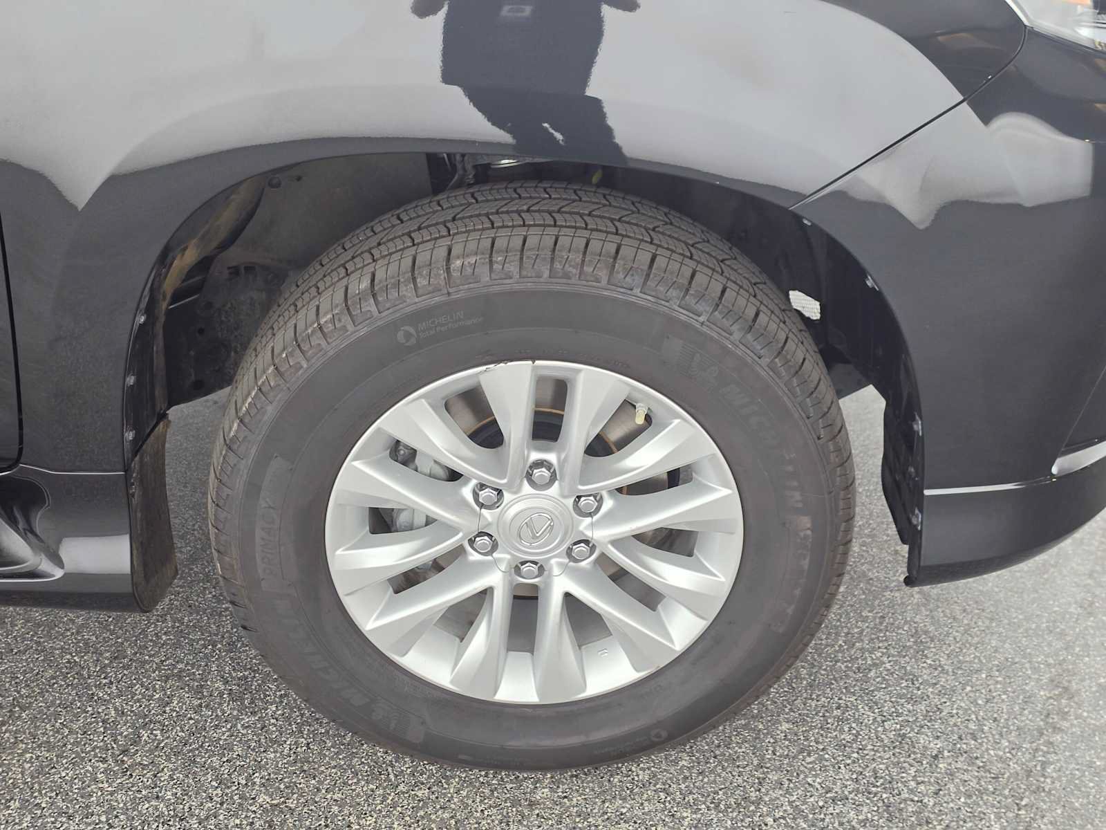 Certified 2023 Lexus GX 460 Premium w/ Premium Plus Package AWD/4WD image 9