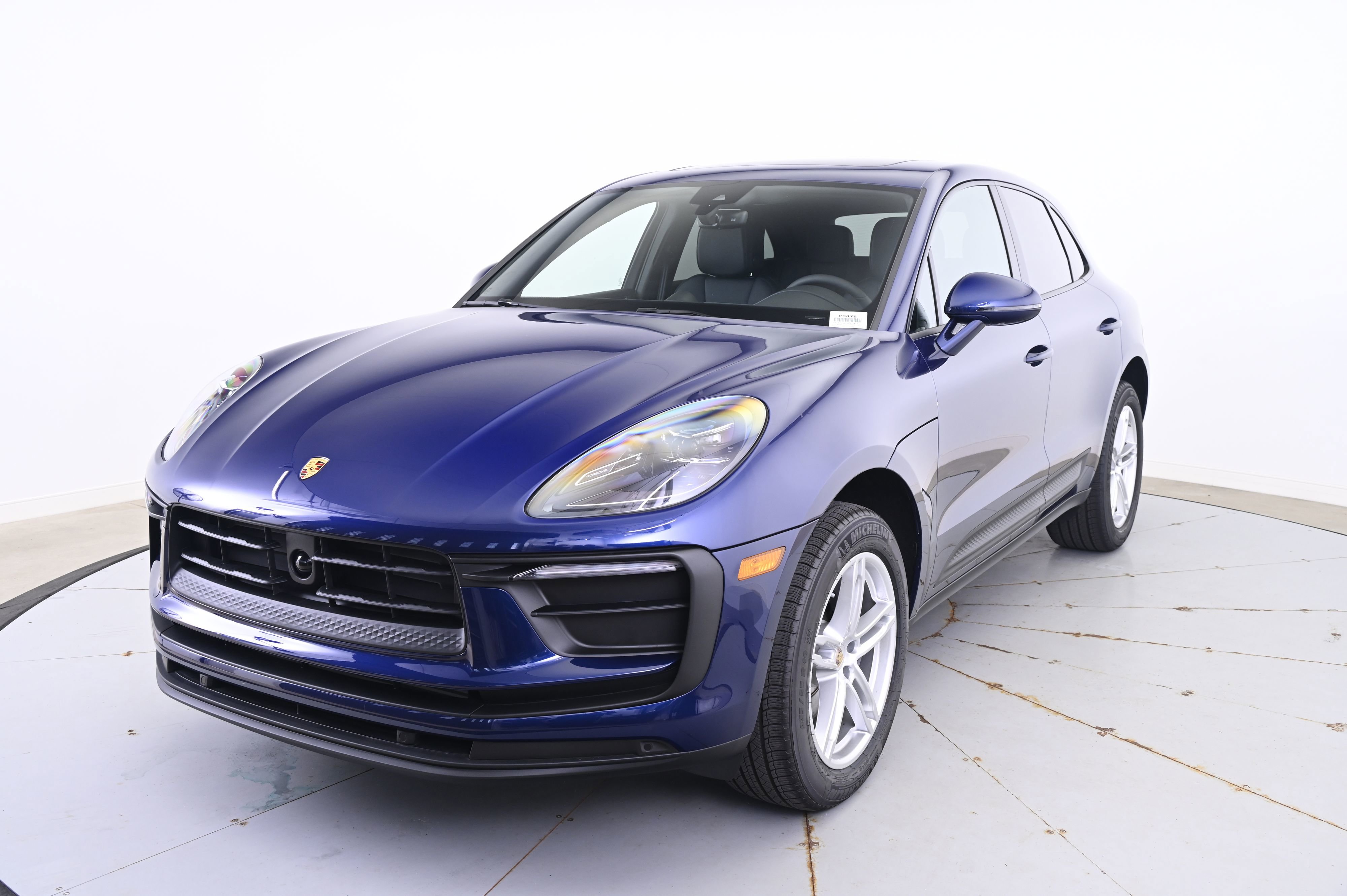 Certified 2025 Porsche Macan image 1