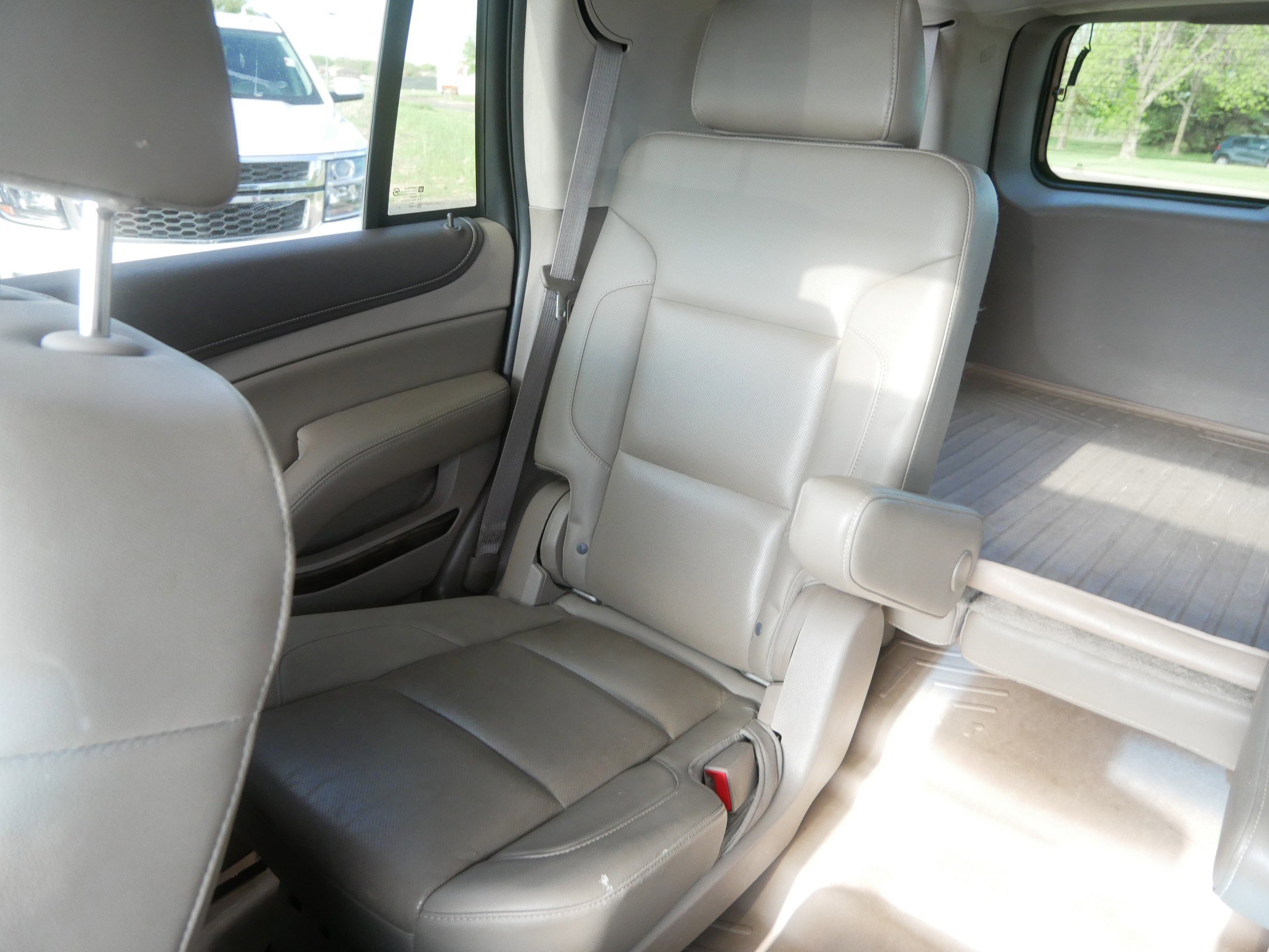 Used 2015 GMC Yukon SLT w/ Open Road Package AWD/4WD image 12