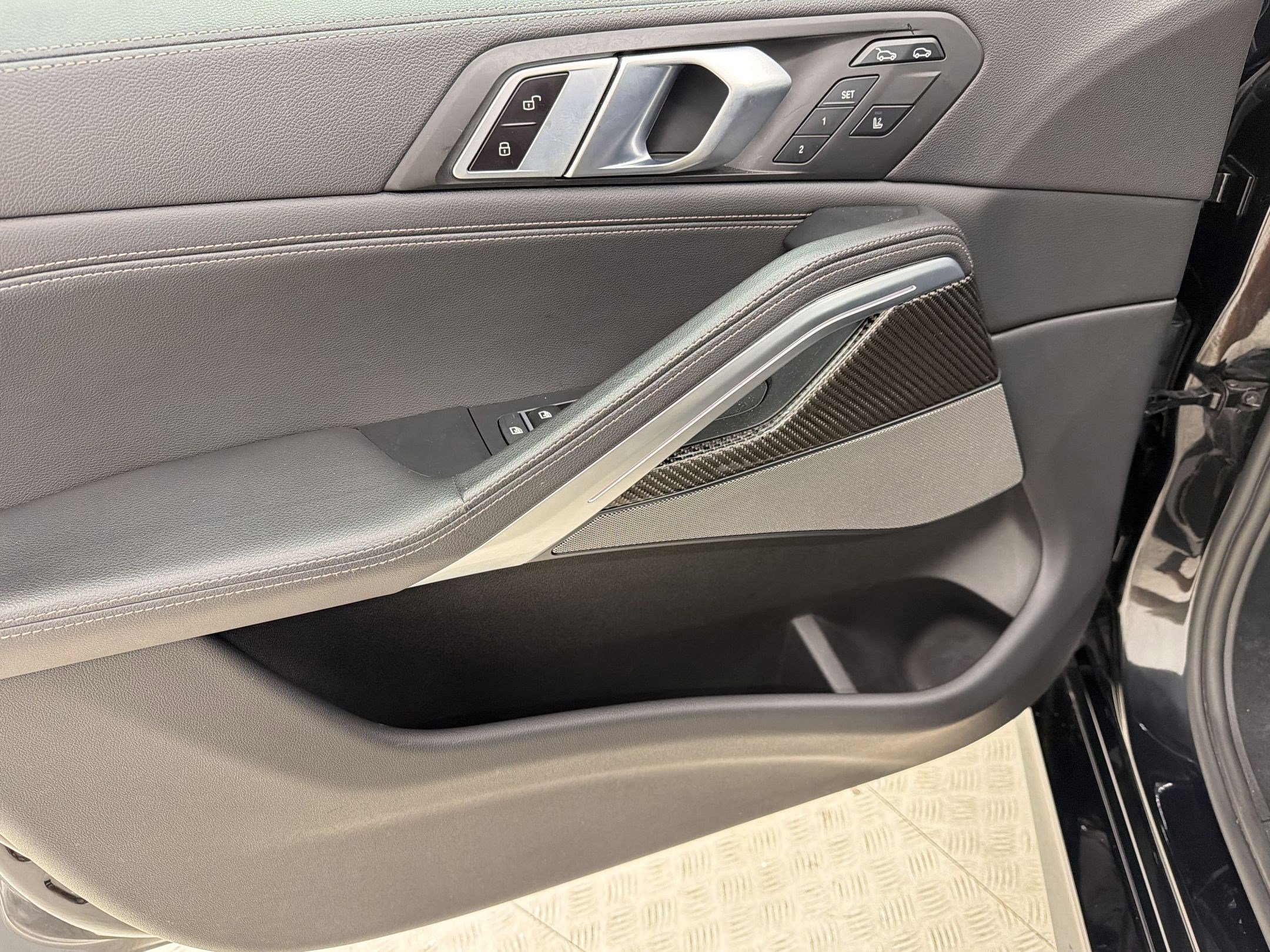 Used 2022 BMW X6 M50i image 13