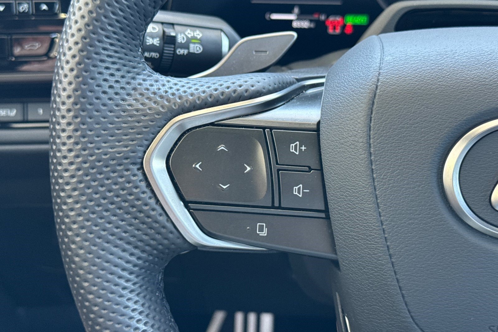 Certified 2025 Lexus TX 500h AWD w/ Technology Package image 32
