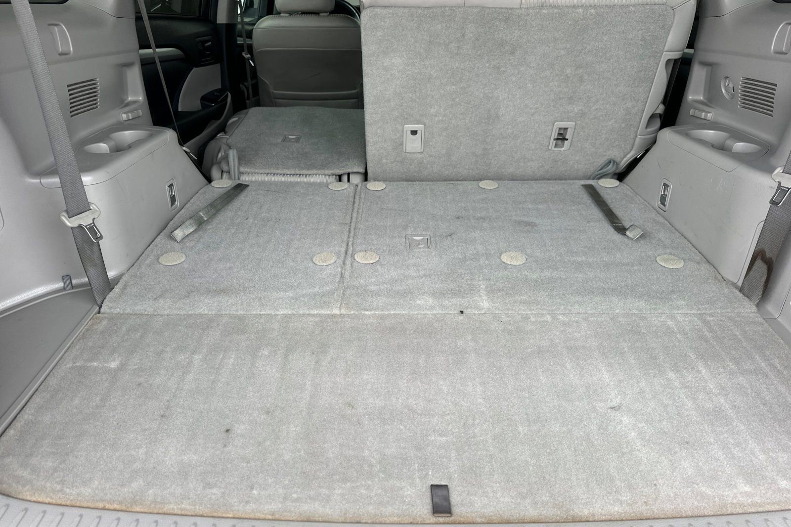 Used 2016 Toyota Highlander Plus w/ Preferred Accessory Package FWD image 18