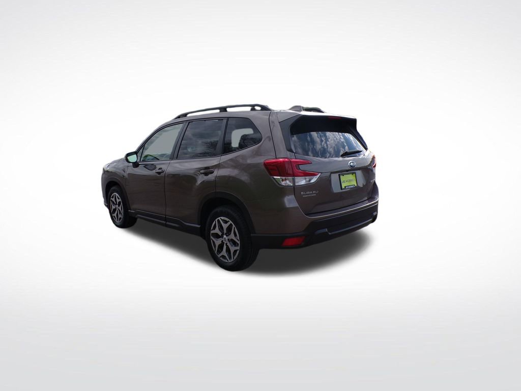 Used 2022 Subaru Forester Premium AWD/4WD image 4
