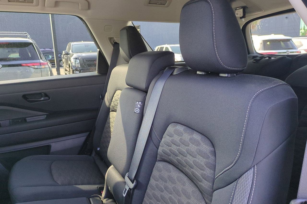 Certified 2023 Nissan Pathfinder SV FWD image 30
