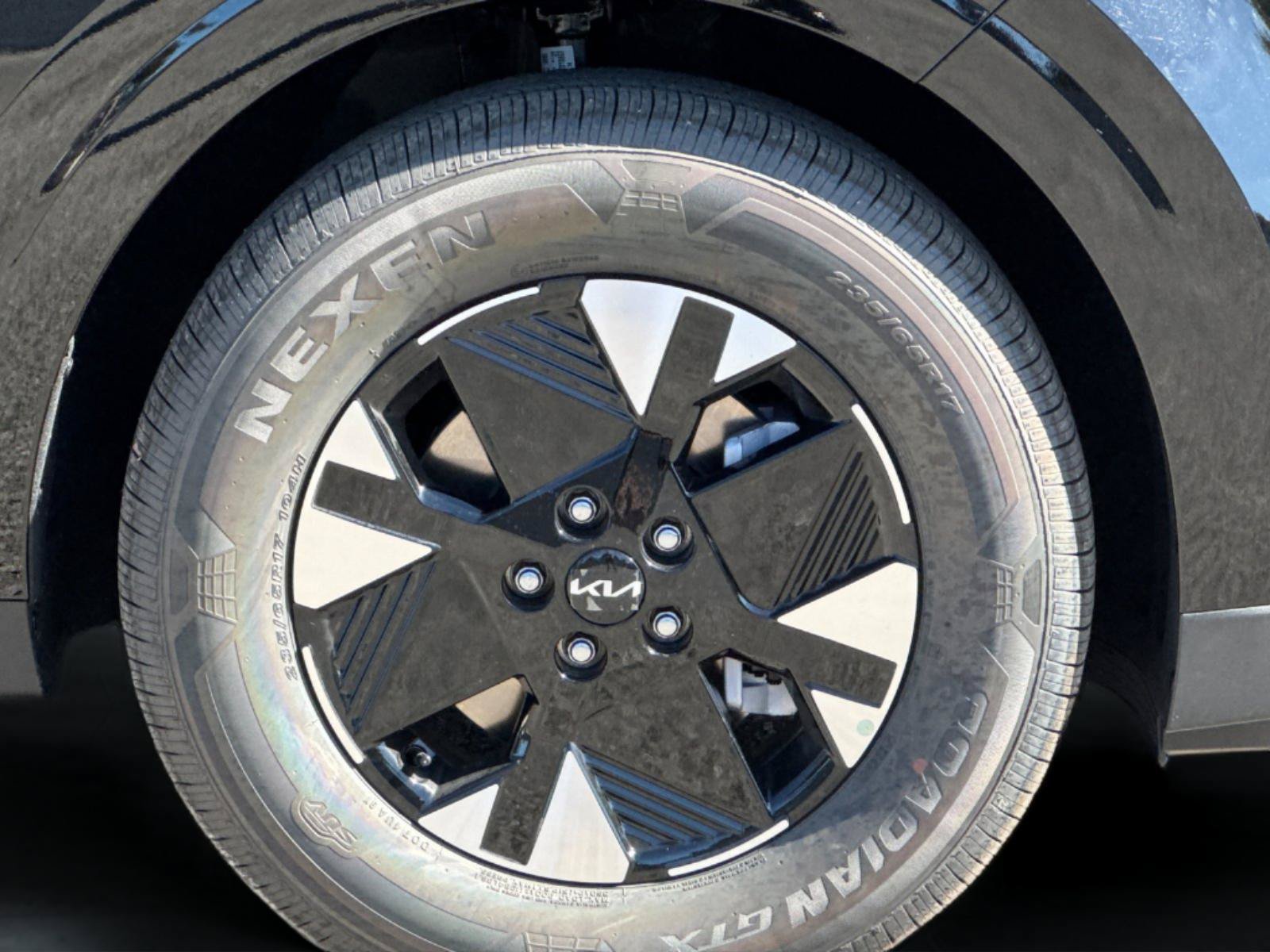 New 2026 Kia Carnival LXS FWD image 25