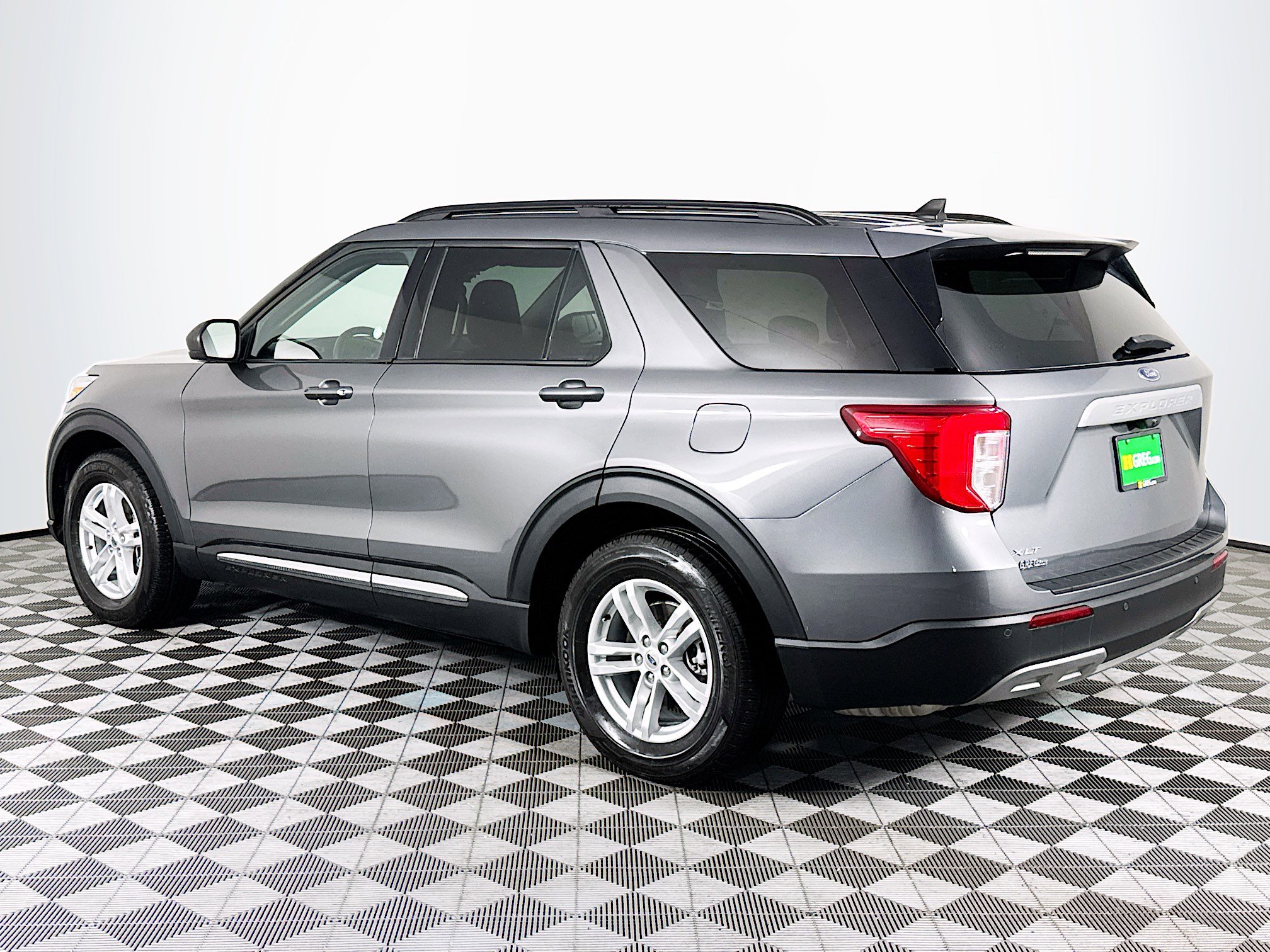 Used 2024 Ford Explorer XLT w/ Equipment Group 202A RWD image 6