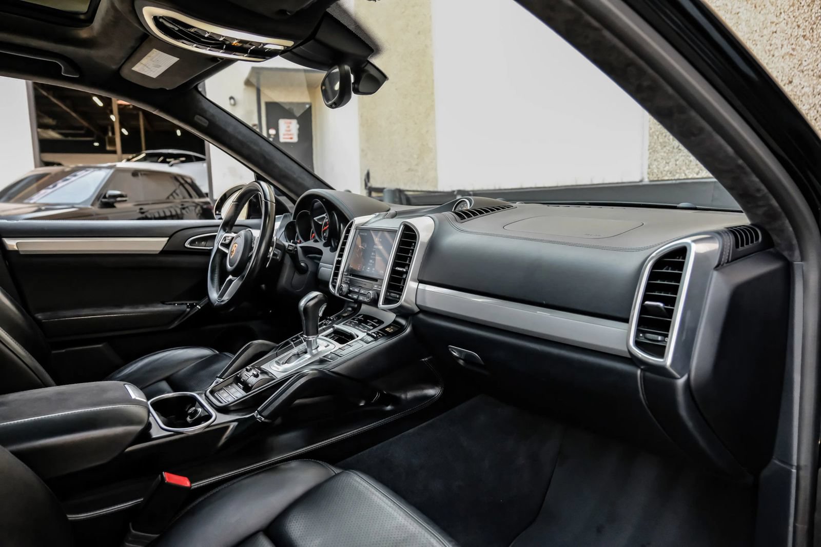 Used 2018 Porsche Cayenne GTS w/ Premium Package Plus AWD/4WD image 14
