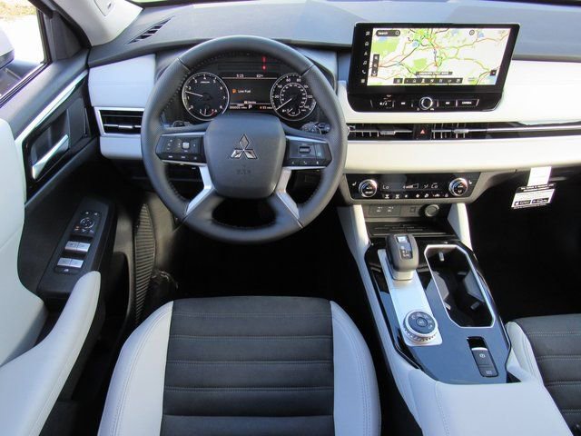 New 2026 Mitsubishi Outlander SE image 10