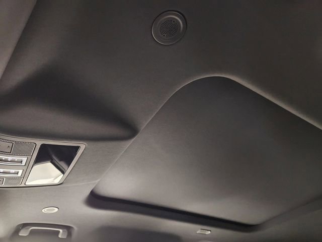 New 2026 Land Rover Defender 110 X-Dynamic SE image 25