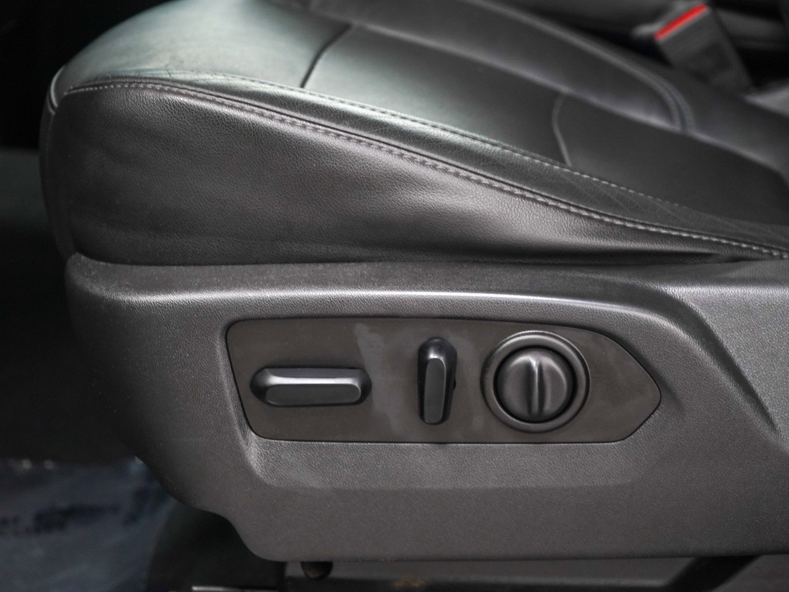 Used 2019 GMC Sierra 1500 SLT w/ Driver Alert Package I AWD/4WD image 25