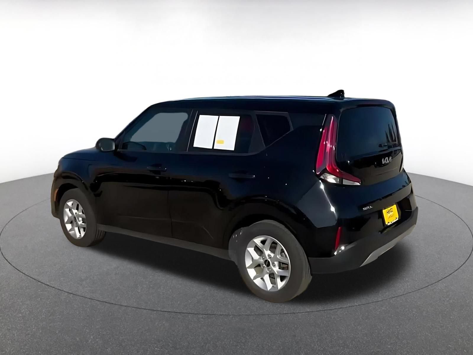 Used 2025 Kia Soul LX w/ LX Technology Package FWD image 8