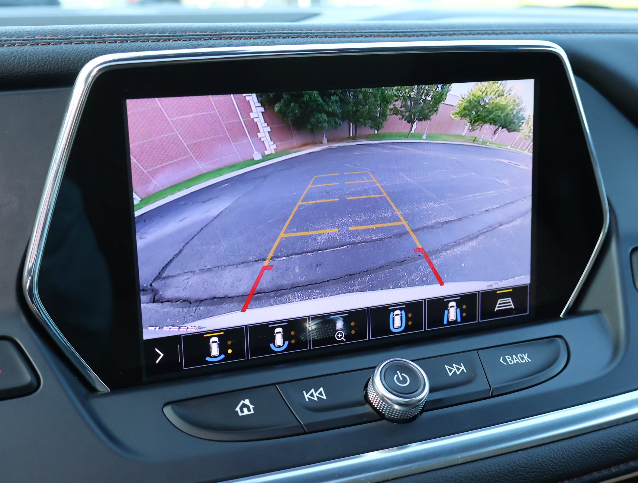 Used 2020 Chevrolet Blazer Premier w/ Driver Confidence II Package FWD image 5