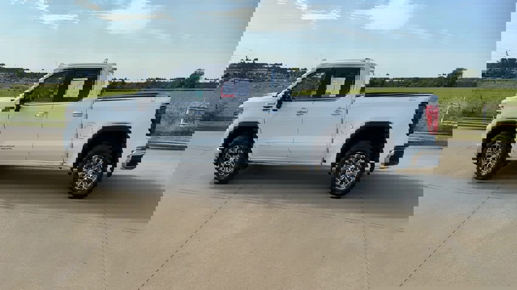 Used 2024 GMC Sierra 1500 SLT image 5