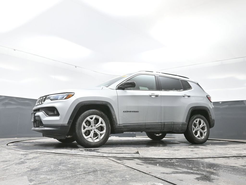 Used 2024 Jeep Compass Latitude image 29