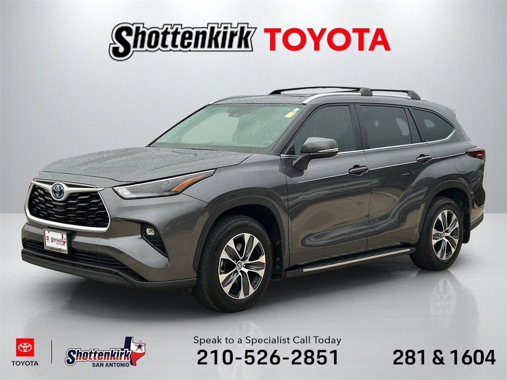 Used 2024 Toyota Highlander XLE