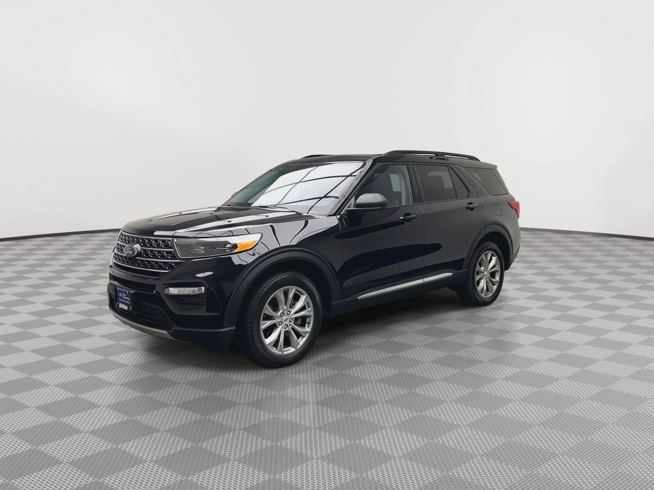 Certified 2023 Ford Explorer XLT w/ Equipment Group 202A AWD/4WD image 38