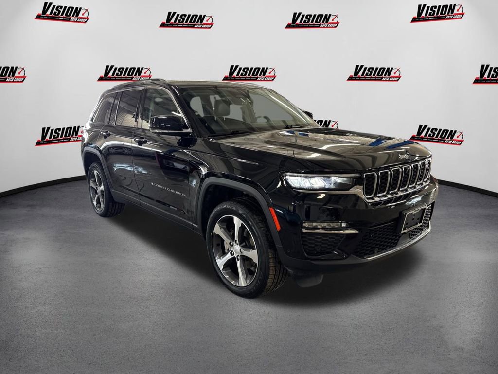 Used 2023 Jeep Grand Cherokee Limited w/ Luxury Tech Group II video 3