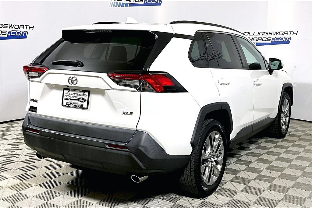 Used 2020 Toyota RAV4 XLE Premium FWD image 9