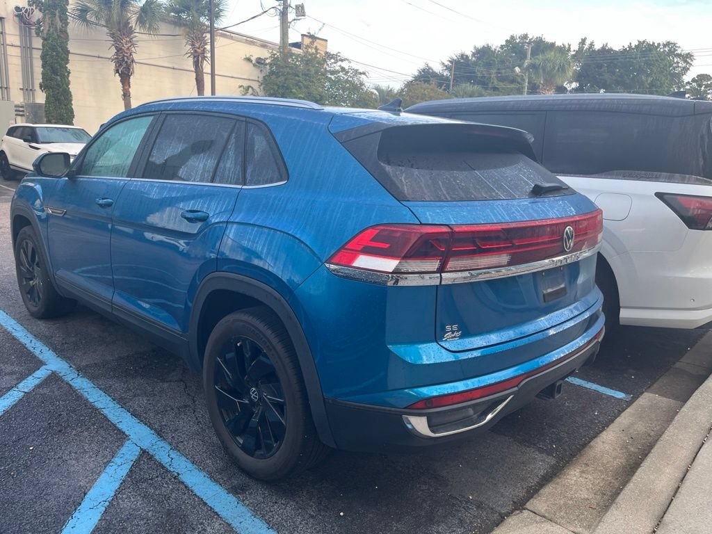 Used 2024 Volkswagen Atlas Cross Sport SE w/ Panoramic Sunroof Package FWD image 7