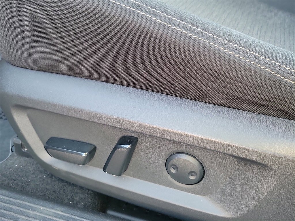 Used 2022 Nissan Rogue SV image 15