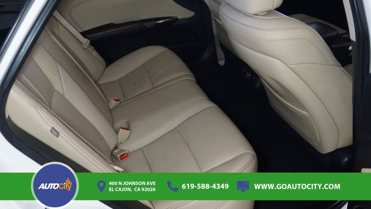 Used 2017 Toyota Avalon Limited w/ Carpet Mat Package FWD image 13