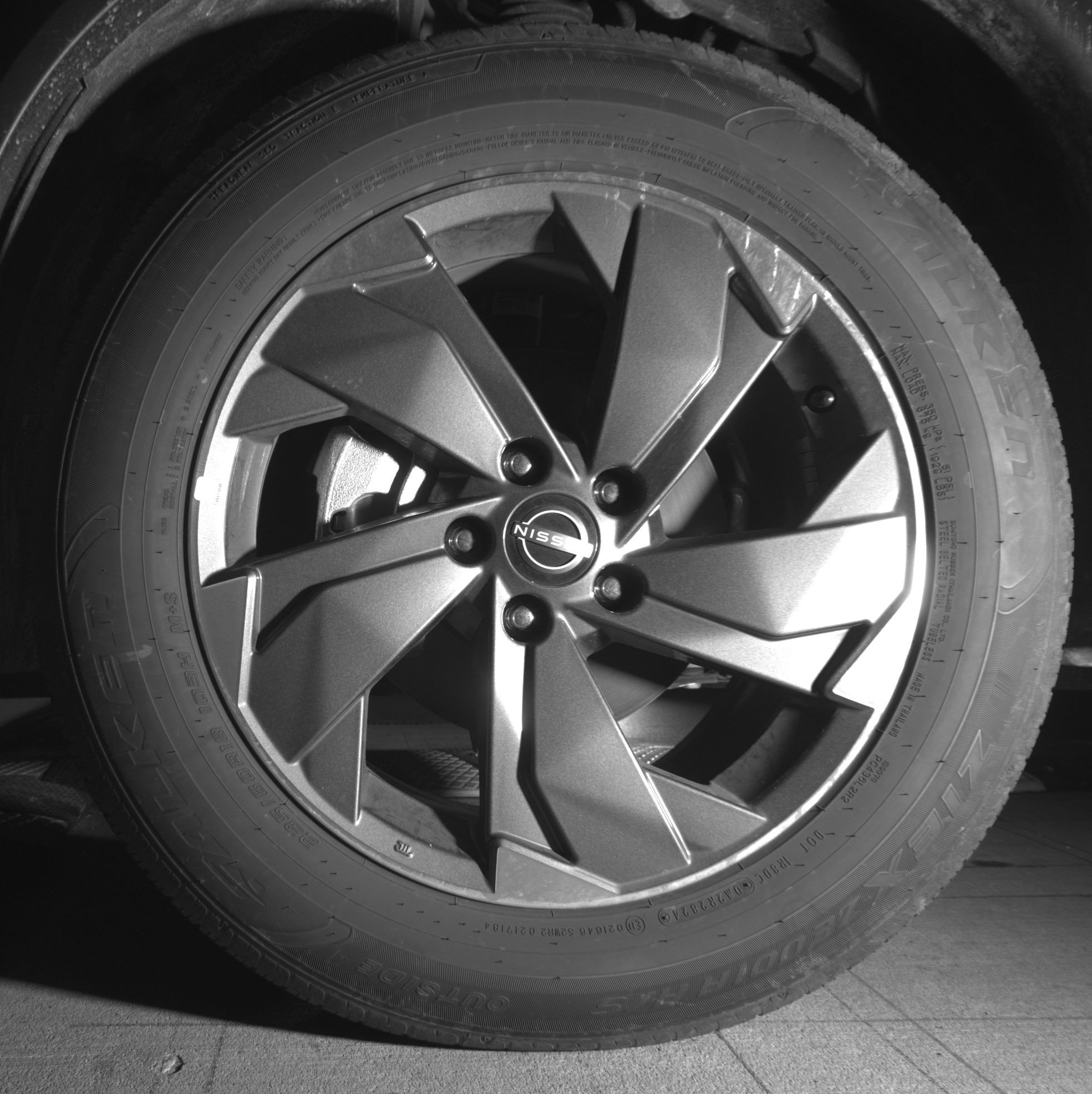 Used 2025 Nissan Rogue SV FWD image 12