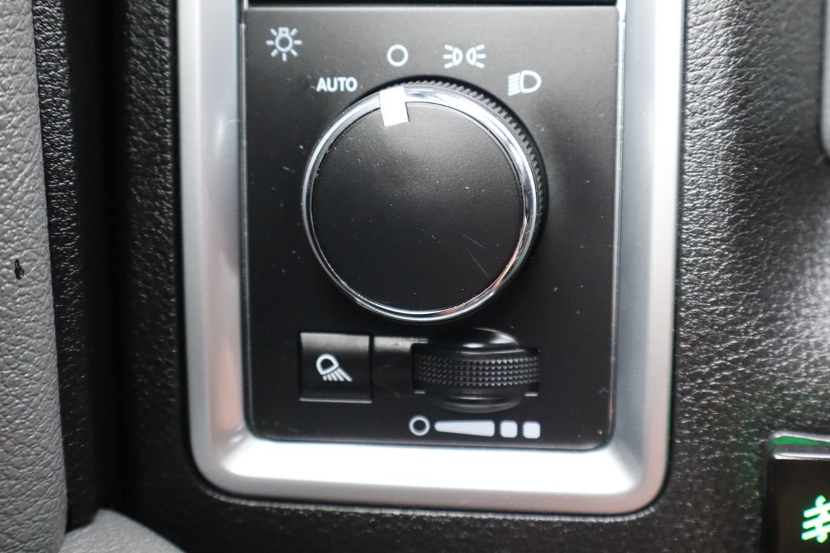 Used 2020 RAM 1500 Classic SLT RWD image 28