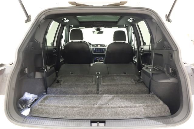 Used 2023 Volkswagen Tiguan SE R-Line image 34