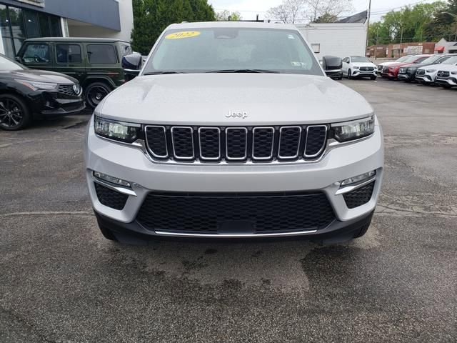 Used 2022 Jeep Grand Cherokee Limited image 3