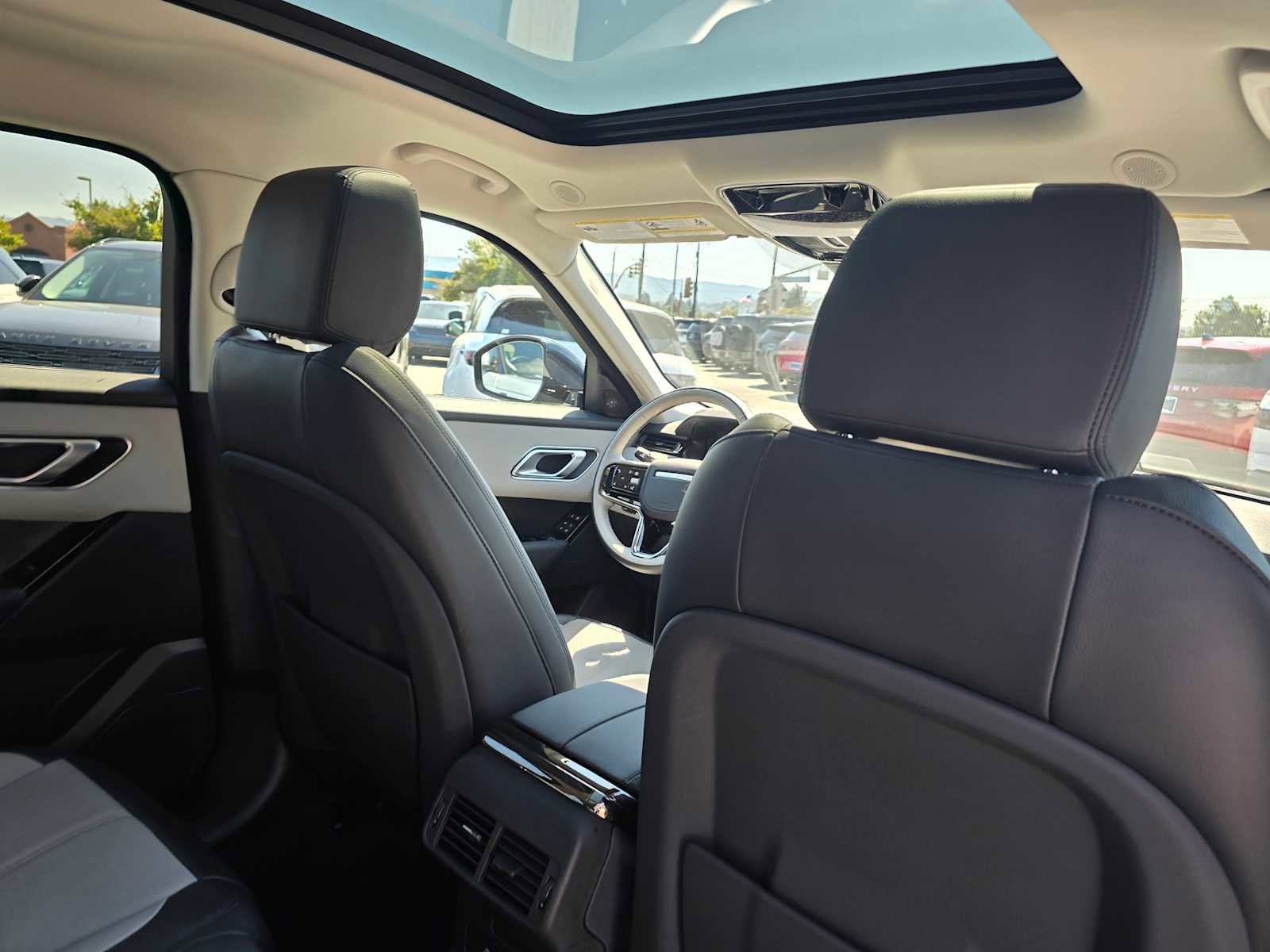 Certified 2025 Land Rover Range Rover Velar Dynamic SE image 16