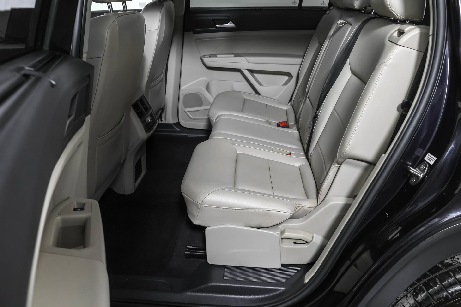 Used 2022 Volkswagen Atlas SE w/ Black Wheel Package image 35