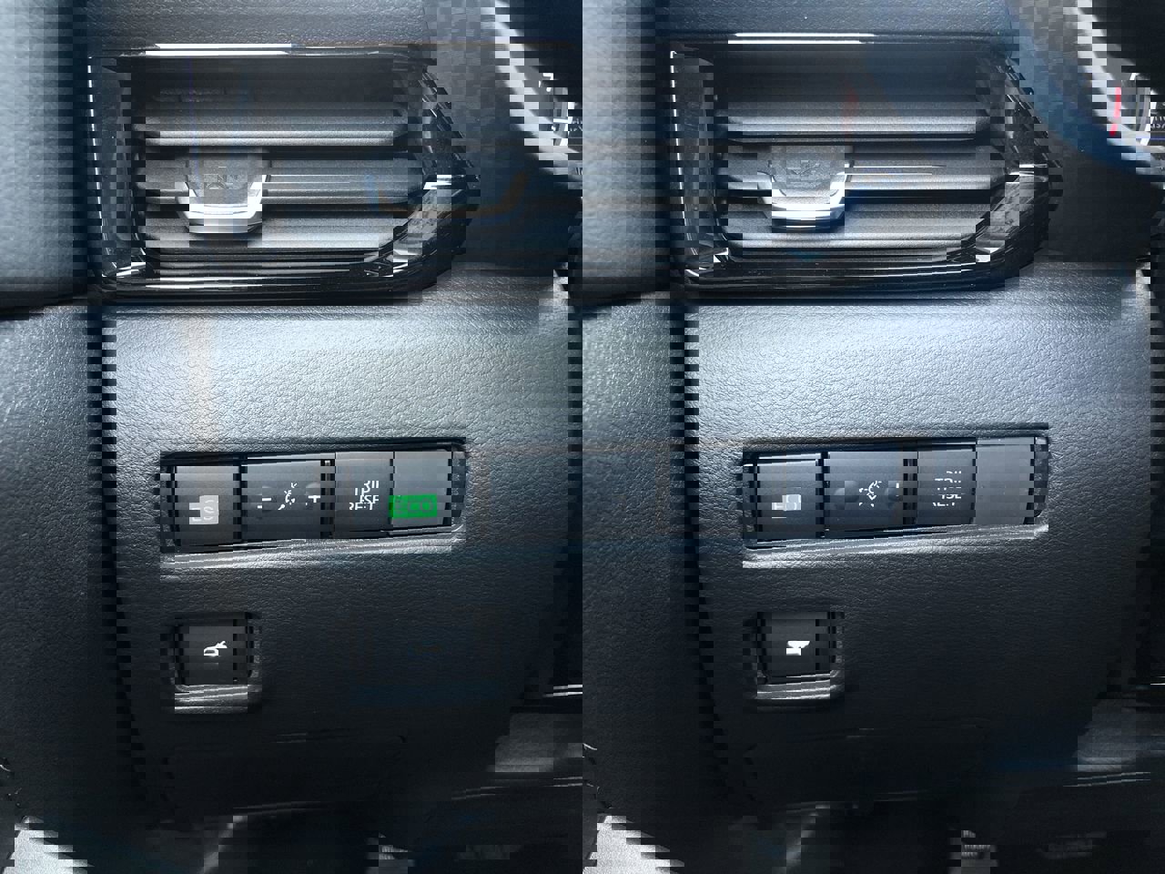 New 2025 Nissan Sentra SV w/ All-Weather Package image 18