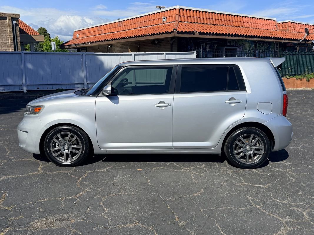 Used 2009 Scion xB FWD image 8