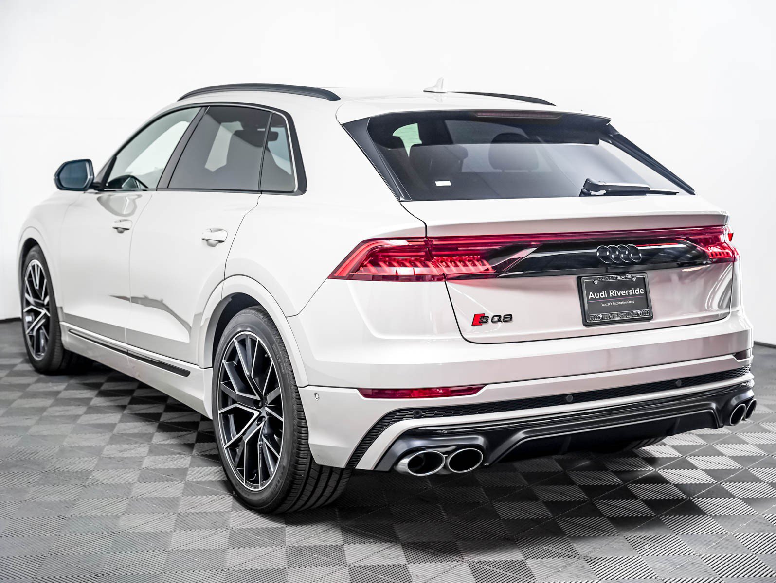 Used 2023 Audi SQ8 Premium Plus AWD/4WD image 2